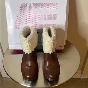 American Eagle Outfitters Brown Leather Ankle Boots with Cream Sherpa Cuff